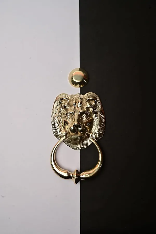 Lion_Faced_Door_Knocker_–_Traditional_Style_Door_Accessory_for_Front_Door,_Gate,_or_Entrance_Décor,_Suitable_for_Home_and_Office_Use
