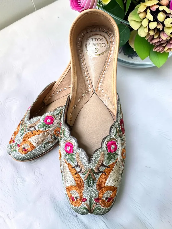 Multicolor_Leather_With_Zari_Jutti_For_Women