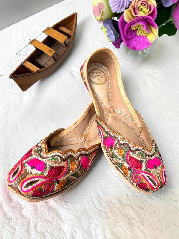 Gul-e-Noor_Jutti_Multishade_Leather_with_Kashmiri_embroidery_Women