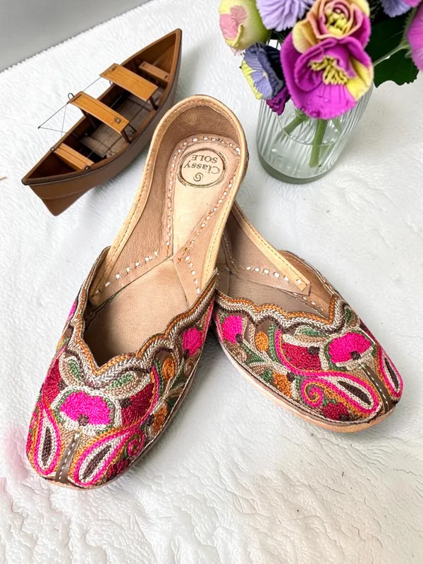 Gul-e-Noor_Jutti_Multishade_Leather_with_Kashmiri_embroidery_Women