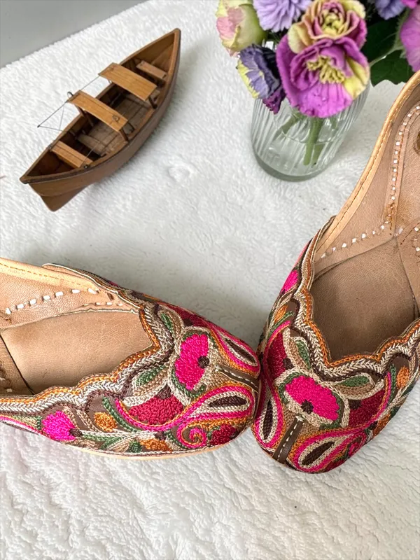 Gul-e-Noor_Jutti_Multishade_Leather_with_Kashmiri_embroidery_Women