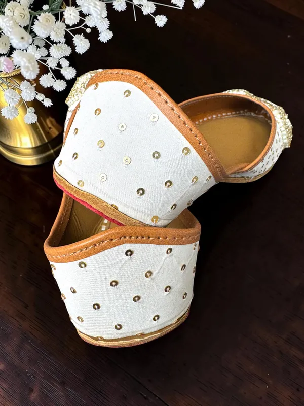 Gulrukh_Jutti_Golden_Multi_Leather_and_Zari_Women