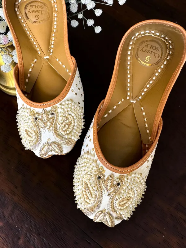 Gulrukh_Jutti_Golden_Multi_Leather_and_Zari_Women