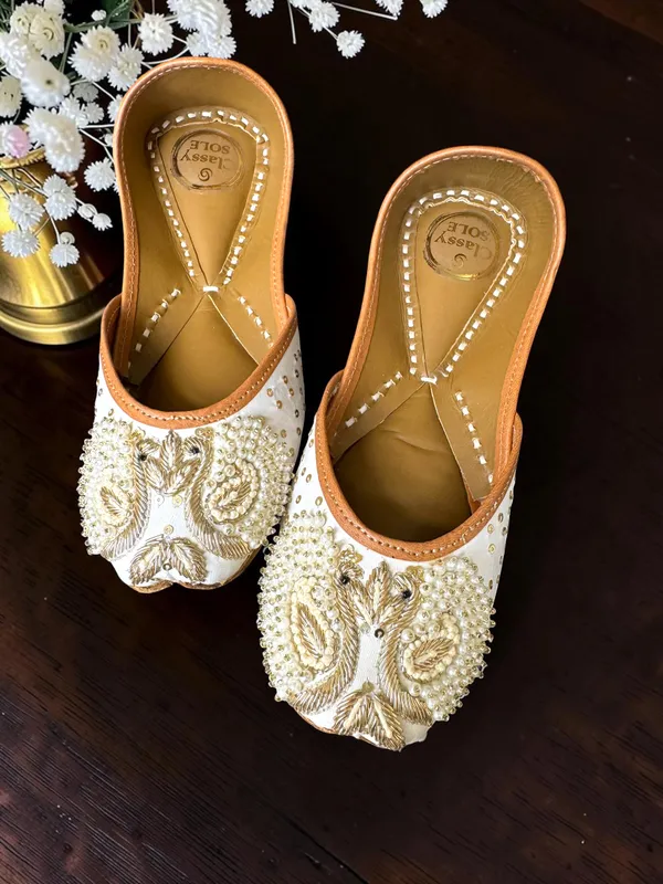Gulrukh_Jutti_Golden_Multi_Leather_and_Zari_Women