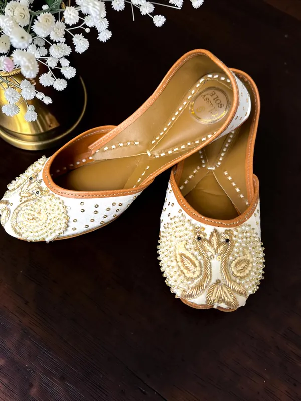 Gulrukh_Jutti_Golden_Multi_Leather_and_Zari_Women