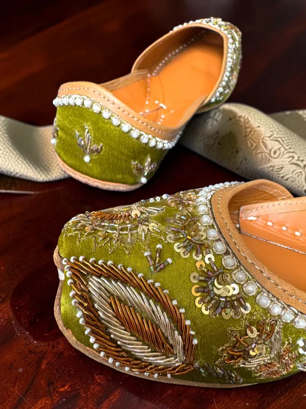 Green_Leather_Jutti_For_Women
