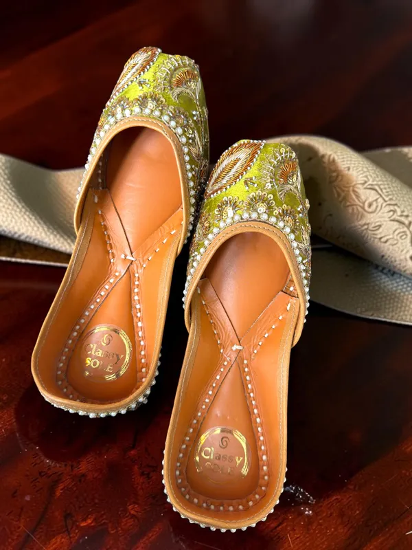 Green_Leather_Jutti_For_Women