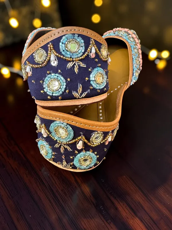 Nori_Jutti_Blue_Leather_Women