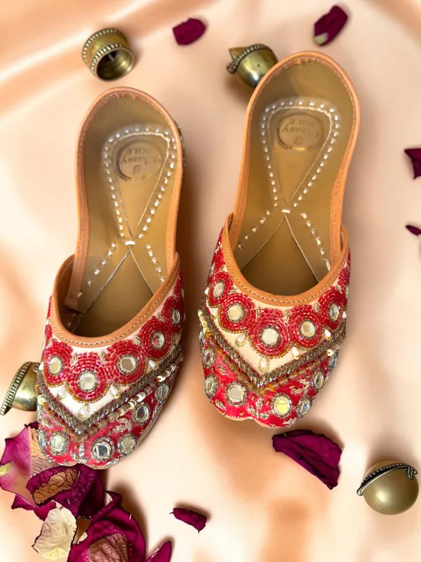 Beige_&_Maroon_Leather_Jutti_For_Women