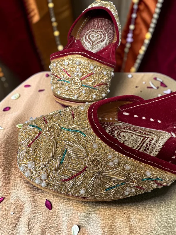 Veya_Jutti_Golden_Multi_Leather_and_Zari_Women