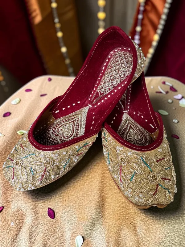 Veya_Jutti_Golden_Multi_Leather_and_Zari_Women