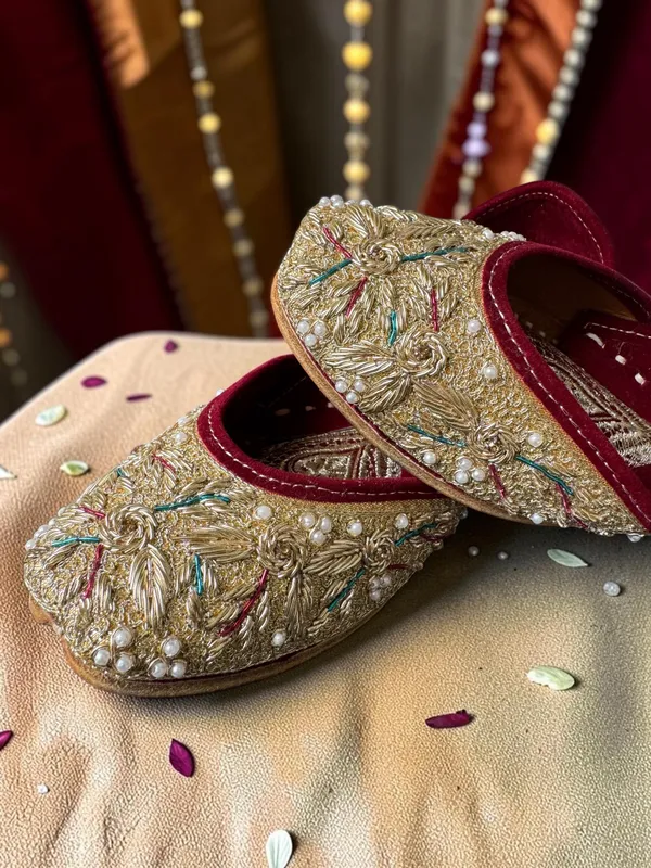 Veya_Jutti_Golden_Multi_Leather_and_Zari_Women