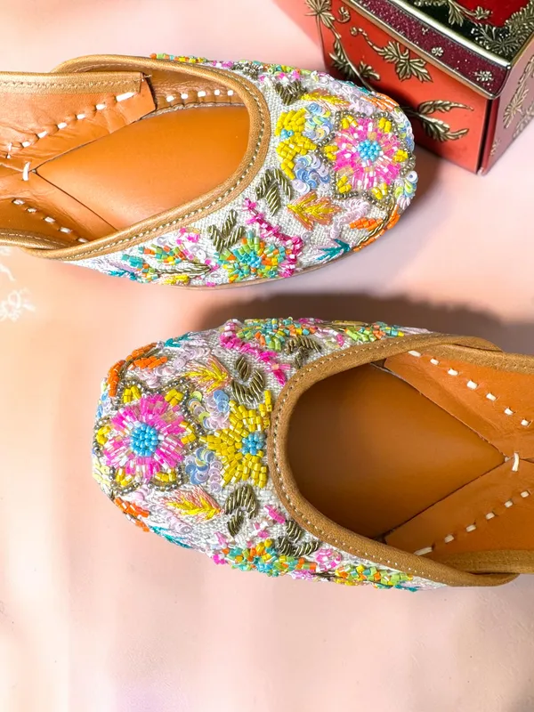 Multicolor_Jute_And_Leather_Jutti_For_Women