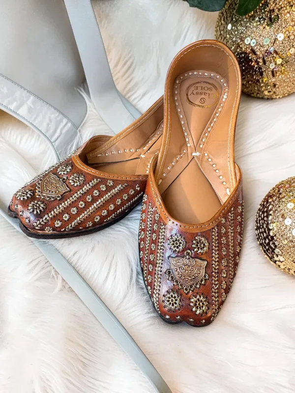 Brown_Leather_Jutti_For_Women