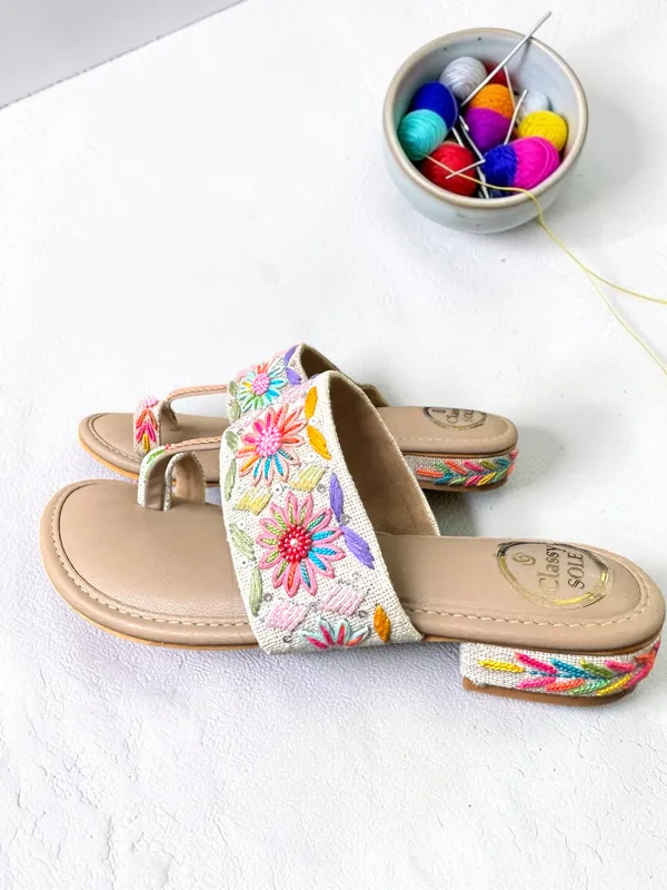 Multicolor_Leather_And_Jute_Kohlapuri_For_Women