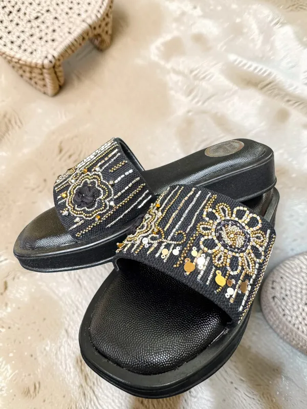 Lyra_Sliders_Black_Leather_Women