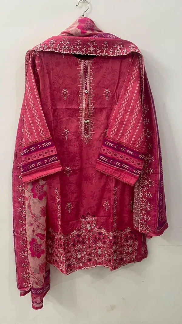 Pink_Embroidered_Ethnic_Suit_Set_for_Women