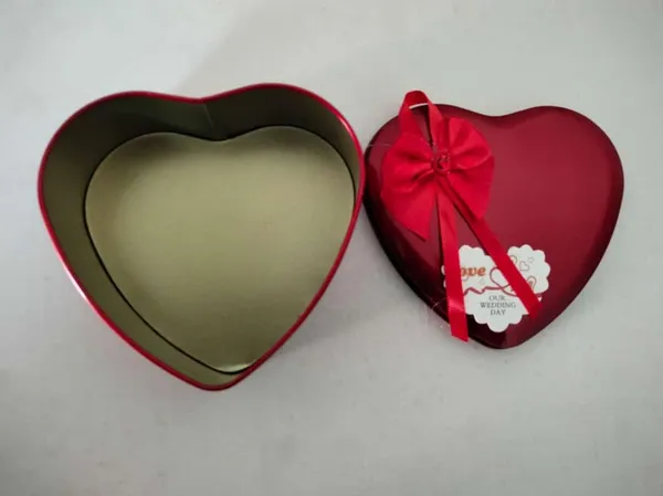 Heart_Shape_Metal_Box_With_Teddy_And_Roses_Gift_Set