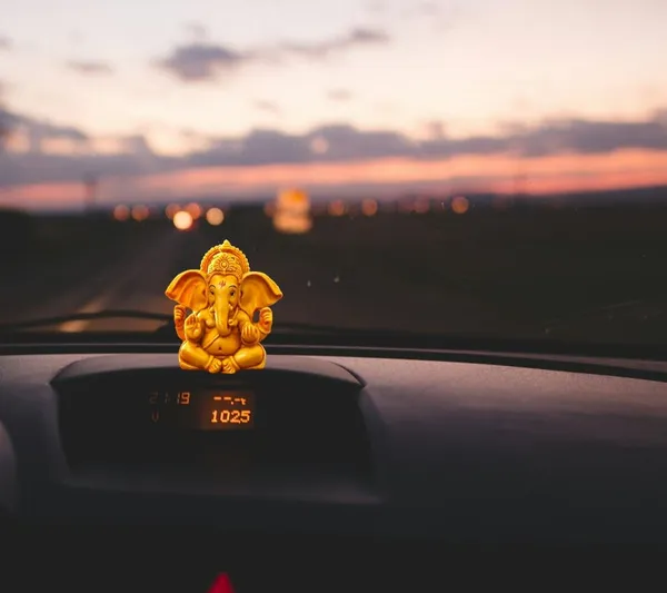 Pickartme_Handcrafted_Ganesha_Beautiful_Lord_Ganesha_Idol_Figurine_Showpiece_Sculpture_Hindu_Polyresin_Car_Dashboard_Brown