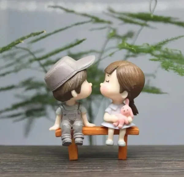 Pickartme_Mini_Couples_Miniature_Valentine_S_Day_Romantic_Gift_For_Girlfriend_Boyfriend_Husband_Wife_Kissing_Love_Couple_Miniature_Kissing_Couple_2