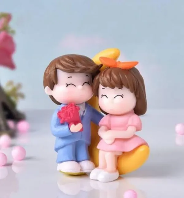 Pickartme_Mini_Couples_Miniature_Valentine_S_Day_Romantic_Gift_For_Girlfriend_Boyfriend_Husband_Wife_Kissing_Love_Couple_Miniature_Couple_On_Moon