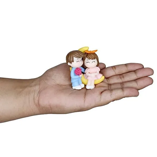Pickartme_Mini_Couples_Miniature_Valentine_S_Day_Romantic_Gift_For_Girlfriend_Boyfriend_Husband_Wife_Kissing_Love_Couple_Miniature_Couple_On_Moon