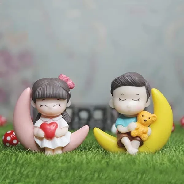 Pickartme_Mini_Couples_Miniature_Valentine_S_Day_Romantic_Gift_For_Girlfriend_Boyfriend_Husband_Wife_Kissing_Love_Couple_Miniature_Dolls_On_The_Moon_Couple