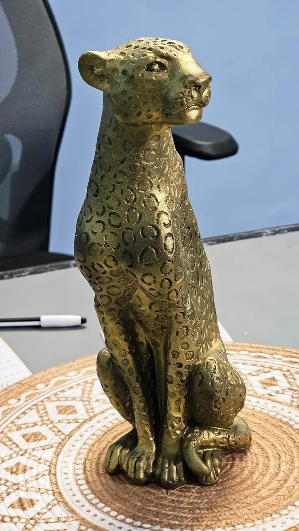 Pickartme_Luxury_Leopard_Statue_Showpiece_Gold_Finish_Resin_Wild_Animal_Figurine_Modern_Home_Decor_Accent_For_Coffee_Table_Console_Office_Desk_Shelf_Housewarming_Gift_Metallic