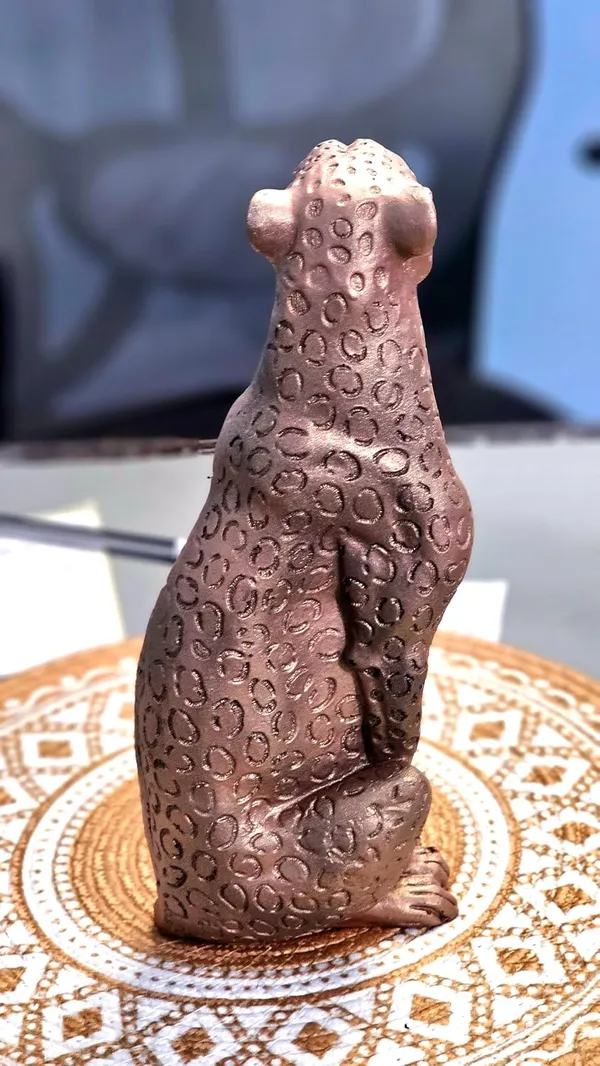 Pickartme_Luxury_Leopard_Statue_Showpiece_Gold_Finish_Resin_Wild_Animal_Figurine_Modern_Home_Decor_Accent_For_Coffee_Table_Console_Office_Desk_Shelf_Housewarming_Gift_Bronze