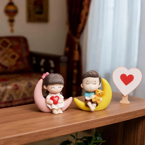 Pickartme_Mini_Couples_Miniature_Valentine_S_Day_Romantic_Gift_For_Girlfriend_Boyfriend_Husband_Wife_Kissing_Love_Couple_Miniature_Dolls_On_The_Moon_Couple