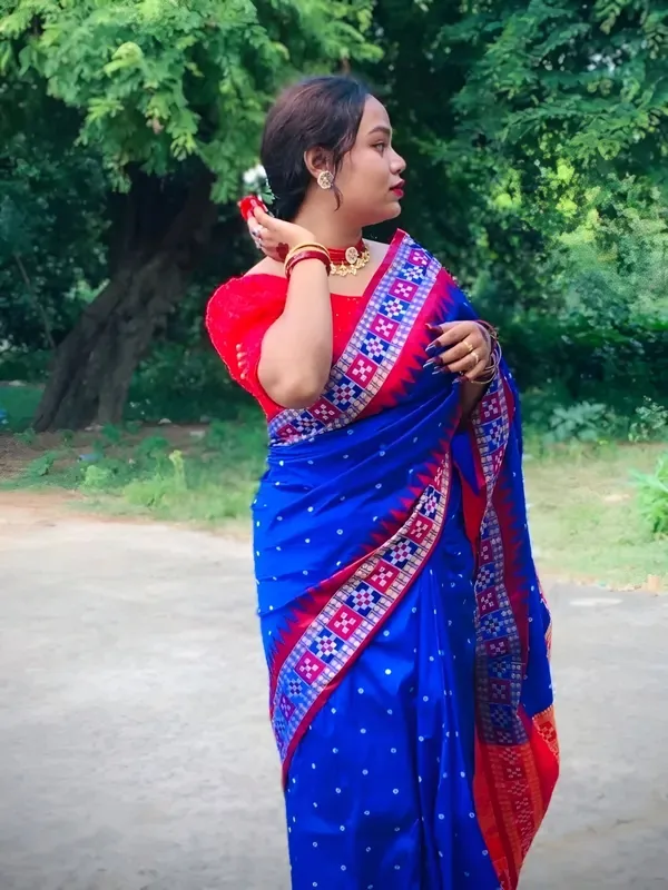 Weaver_Store_Temple_Border_Sambalpuri_Art_Silk_Saree_(Blue)