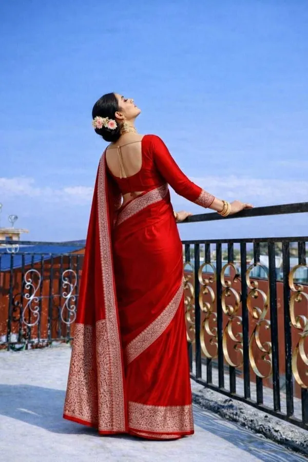 Weaver_Store_Woven_Banarasi_Art_Silk_Saree_(Red)