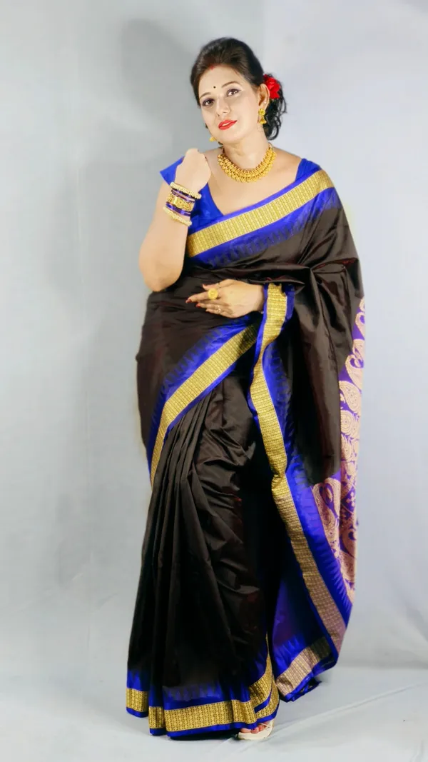 Weaver_Store_Woven_Banarasi_Art_Silk_Saree_(Black)