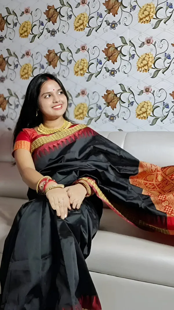 Weaver_Store_Woven_Banarasi_Art_Silk_Saree_(Black)