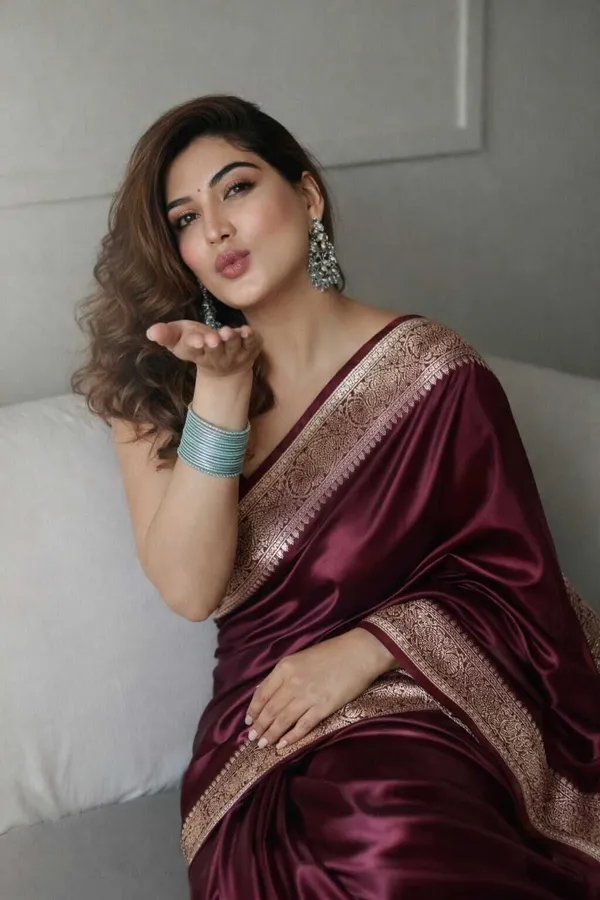 Weaver_Store_Woven_Banarasi_Art_Silk_Saree_(Maroon)