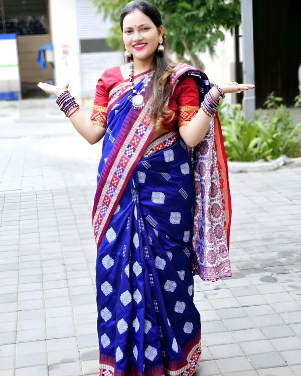 Weaver_Store_Woven_Banarasi_Art_Silk_Saree_(Blue)