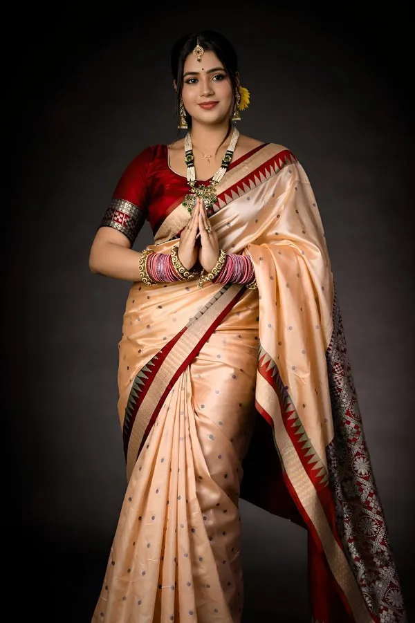 Weaver_Store_Woven_Banarasi_Art_Silk_Saree_(Cream)