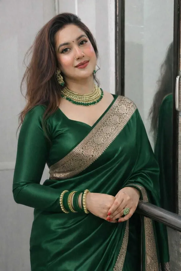 Weaver_Store_Woven_Banarasi_Art_Silk_Saree_(Green)