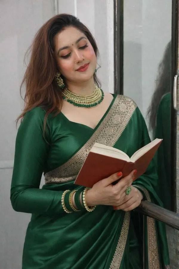 Weaver_Store_Woven_Banarasi_Art_Silk_Saree_(Green)