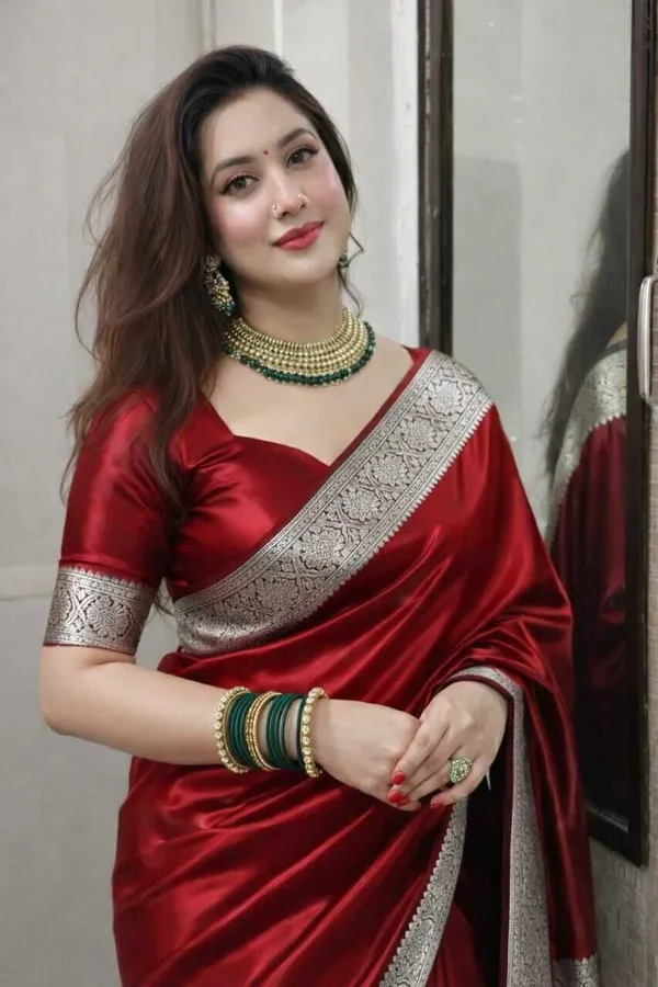 Weaver_Store_Woven_Banarasi_Art_Silk_Saree_(Red)