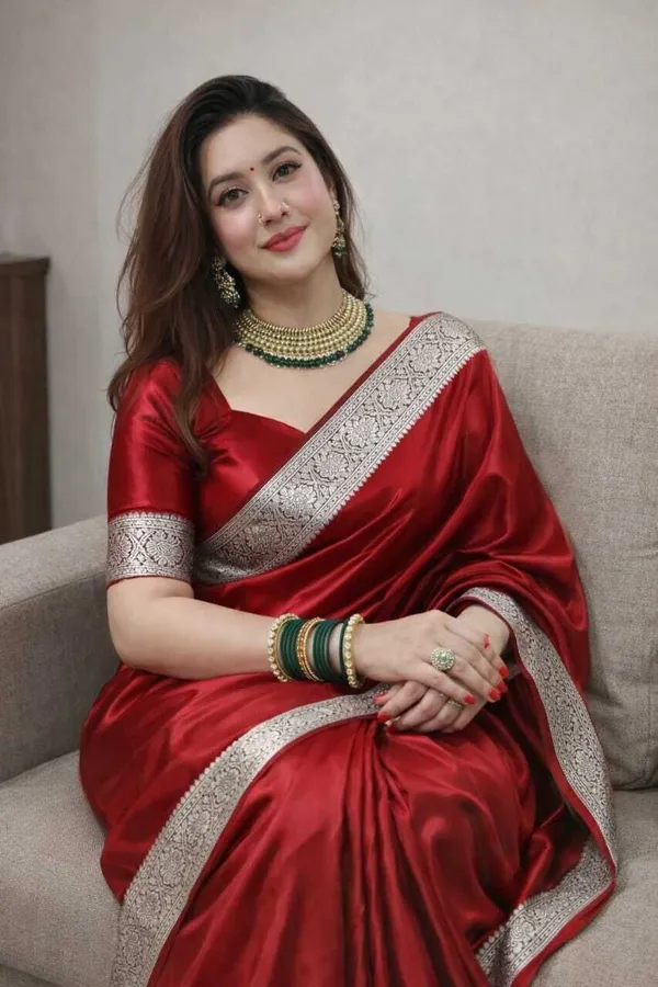 Weaver_Store_Woven_Banarasi_Art_Silk_Saree_(Red)