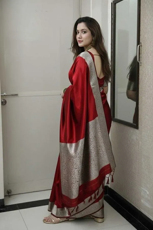 Weaver_Store_Woven_Banarasi_Art_Silk_Saree_(Red)