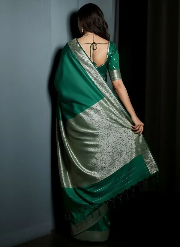 Weaver_Store_Woven_Banarasi_Art_Silk_Saree_(Green)