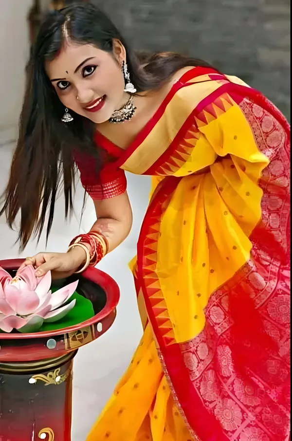 Weaver_Store_Woven_Banarasi_Art_Silk_Saree_(Yellow)