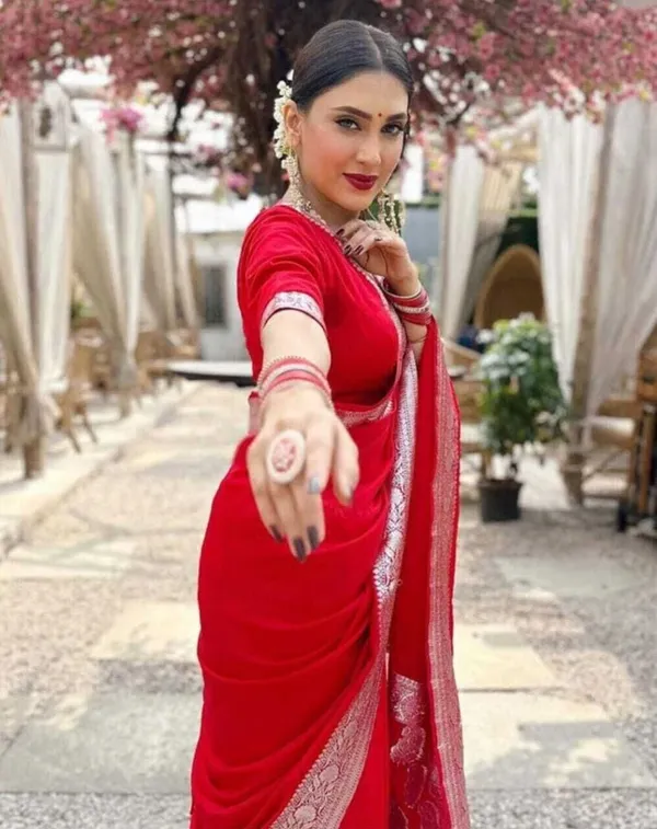 Weaver_Store_Woven_Banarasi_Art_Silk_Saree_(Red)