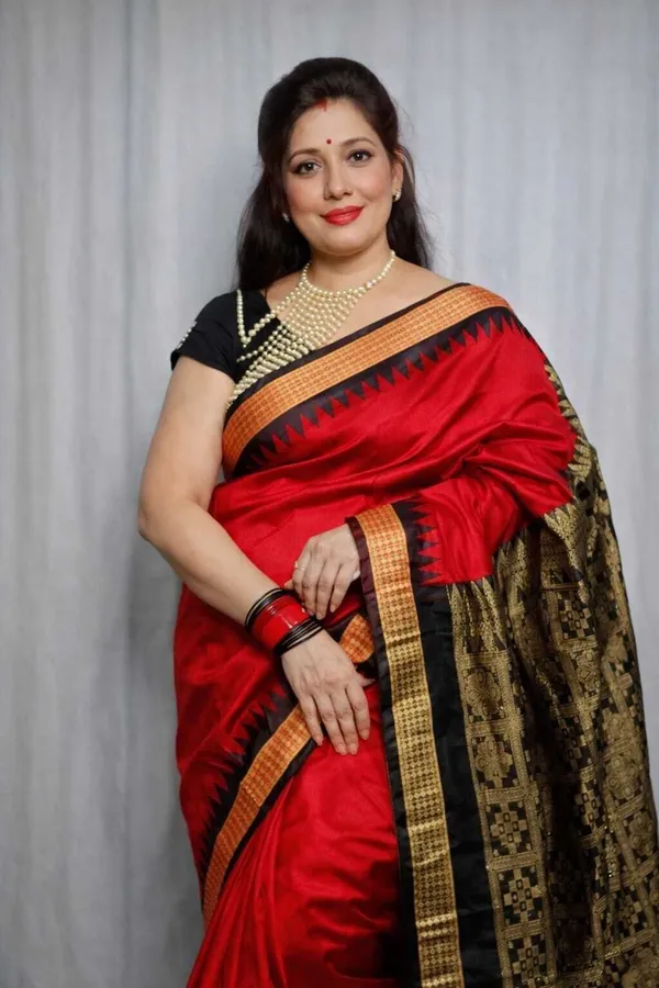 Weaver_Store_Woven_Banarasi_Art_Silk_Saree_(Red)