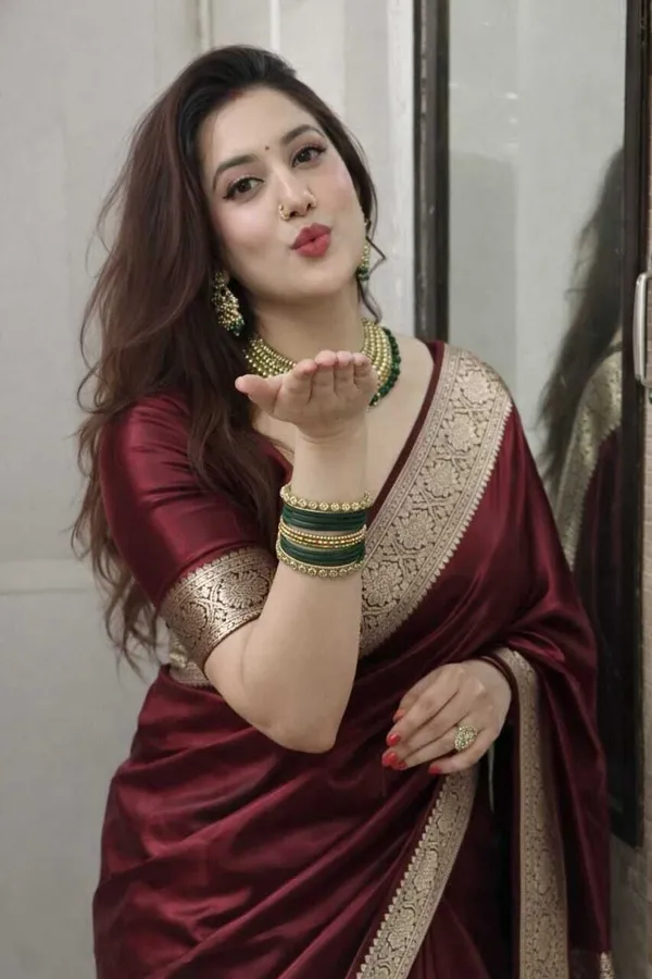 Weaver_Store_Woven_Banarasi_Art_Silk_Saree_(Maroon)