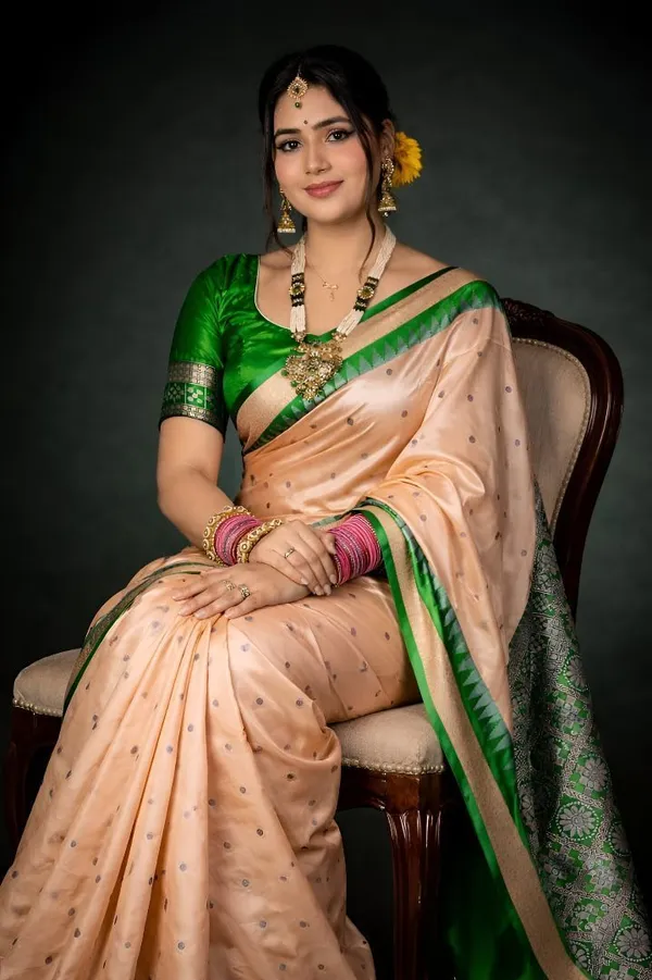 Weaver_Store_Woven_Banarasi_Art_Silk_Saree_(Cream)