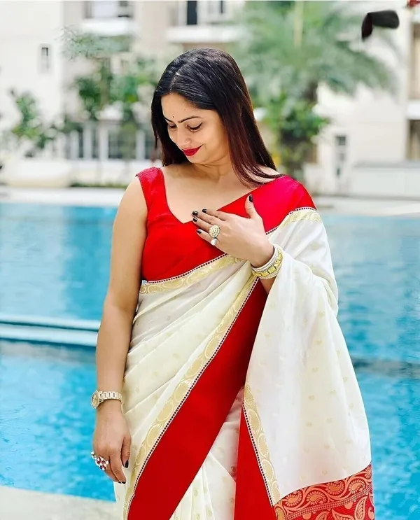 Weaver_Store_Woven_Banarasi_Art_Silk_Saree_(White)