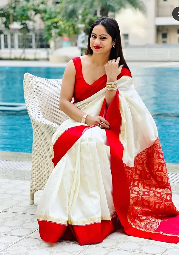 Weaver_Store_Woven_Banarasi_Art_Silk_Saree_(White)